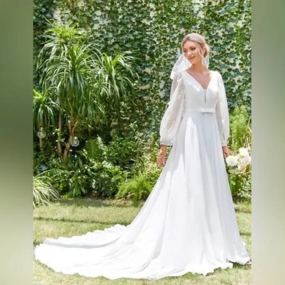 White bride simple boho vintage wedding dress long sleeve long train